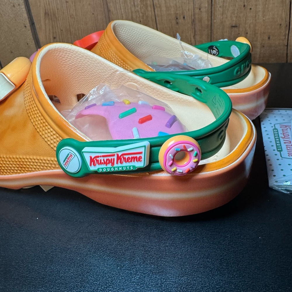 Crocs x Krispy Kreme Classic Clog – Limited Edition - Picture 10 of 16